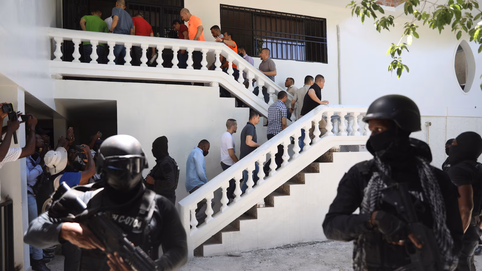 18 suspects accusés de l'assassinat en juillet 2021 du président haïtien extradés d'Haïti vers les États-Unis