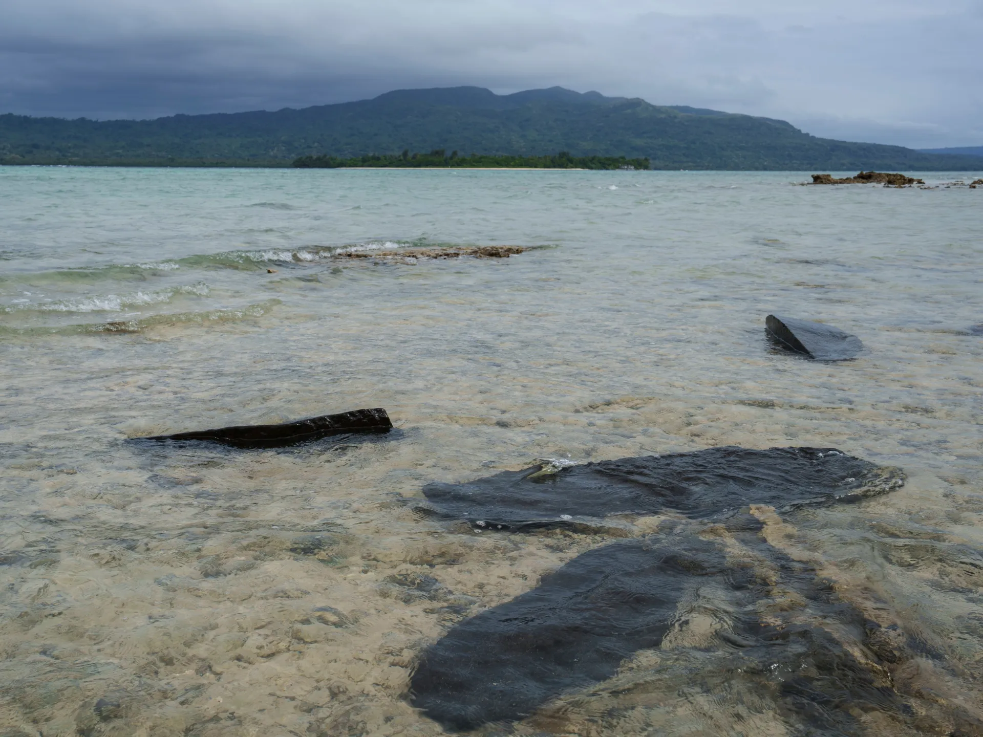 Un mort et plus de 30 disparus après le naufrage d'un ferry au Vanuatu, selon le bureau du Premier ministre