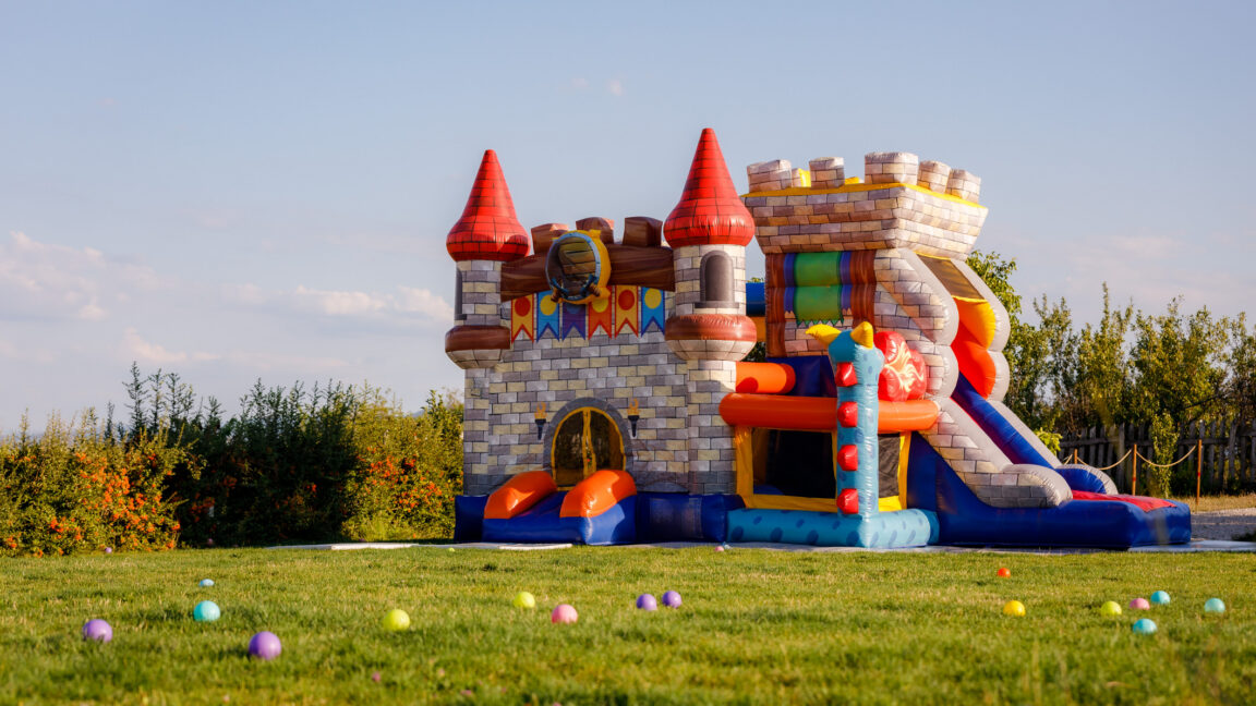 Un château gonflable déclenche une effrayante épidémie de SARM et touche 48 enfants en Irlande