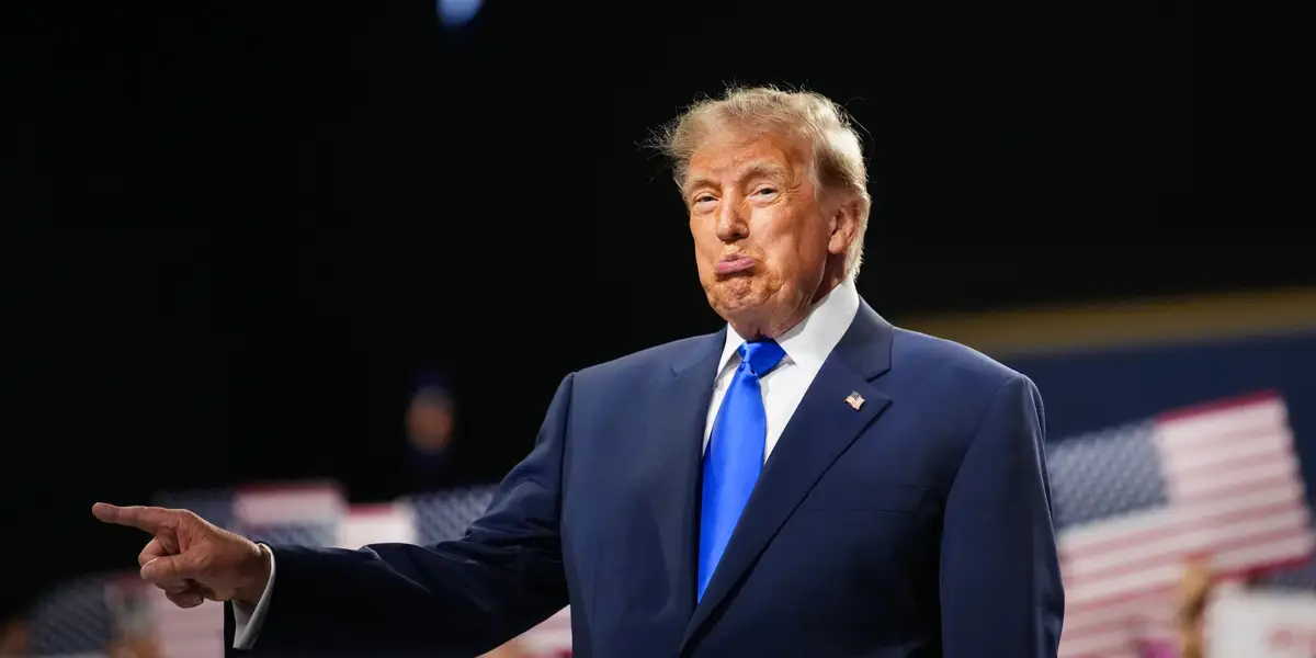 Il suffit vraiment de demander : Trump annonce la suppression des droits de douane sur le whisky irlandais après sa visite en Irlande