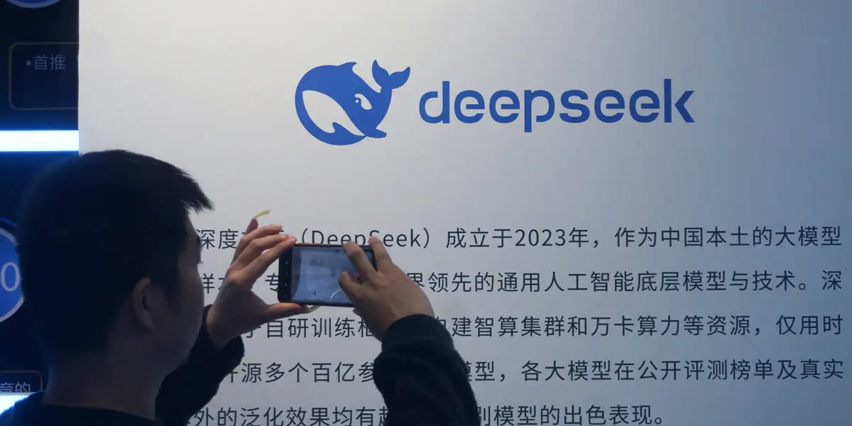 La publication virale d'un ingénieur de DeepSeek sur le talent, le pouvoir et l'humanité offre un rare aperçu du travail dans les laboratoires d'IA de pointe en Chine