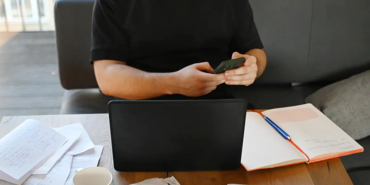 Le marché de l'emploi technologique à New York enregistre une baisse de 49 % des postes de débutants