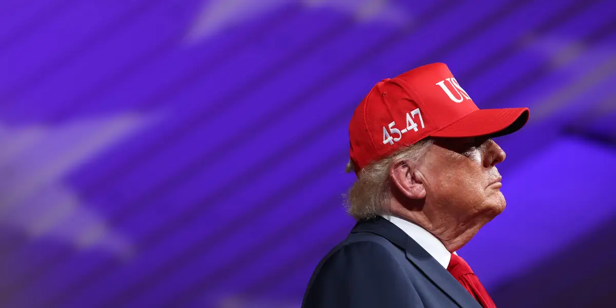 Trump annonce une nouvelle « force IA », mais affirme qu'il ne va pas « étouffer » l'intelligence artificielle