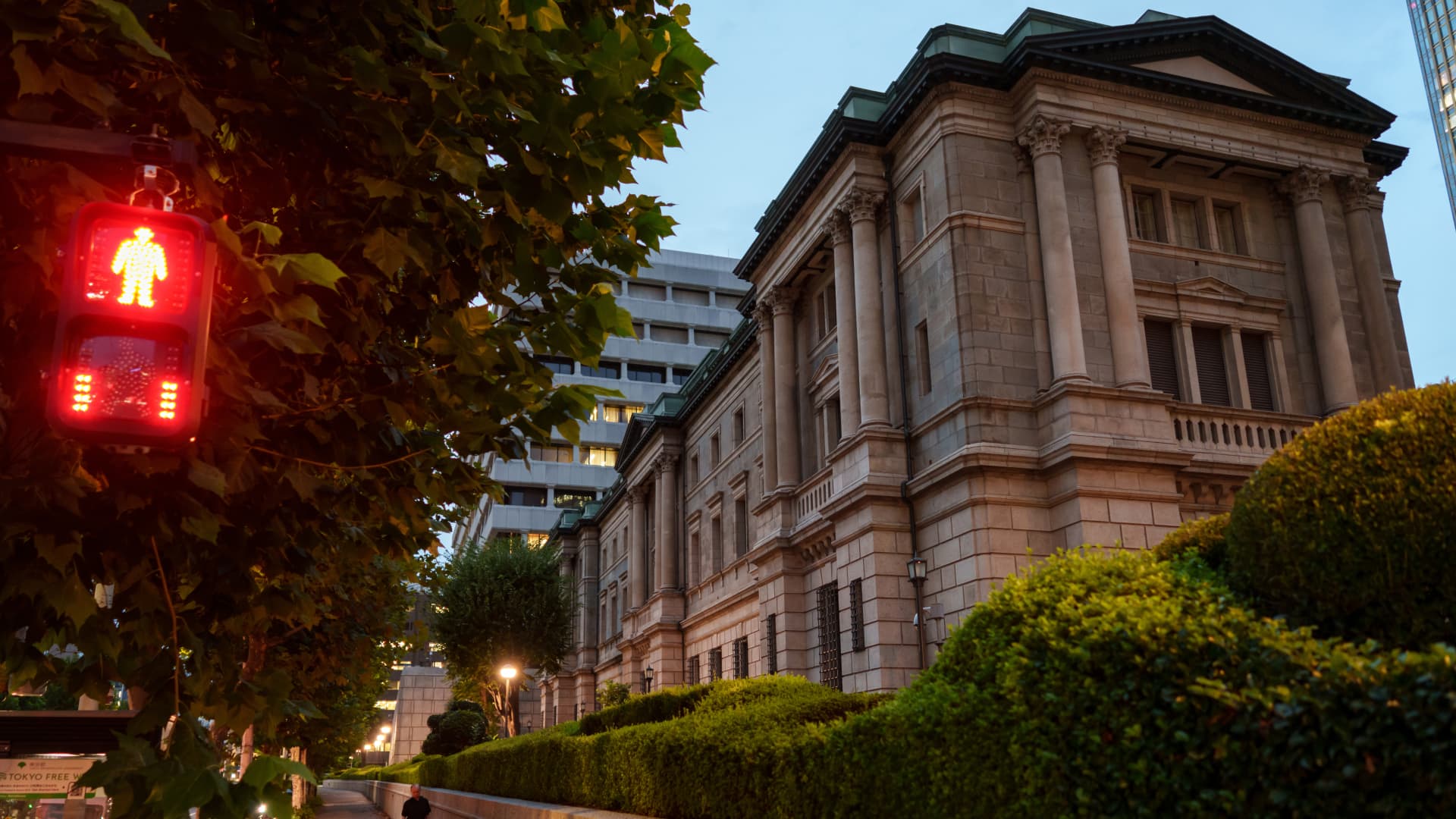 La Banque du Japon relève ses taux d'intérêt à un plus haut de 31 ans et s'inquiète de l'inflation