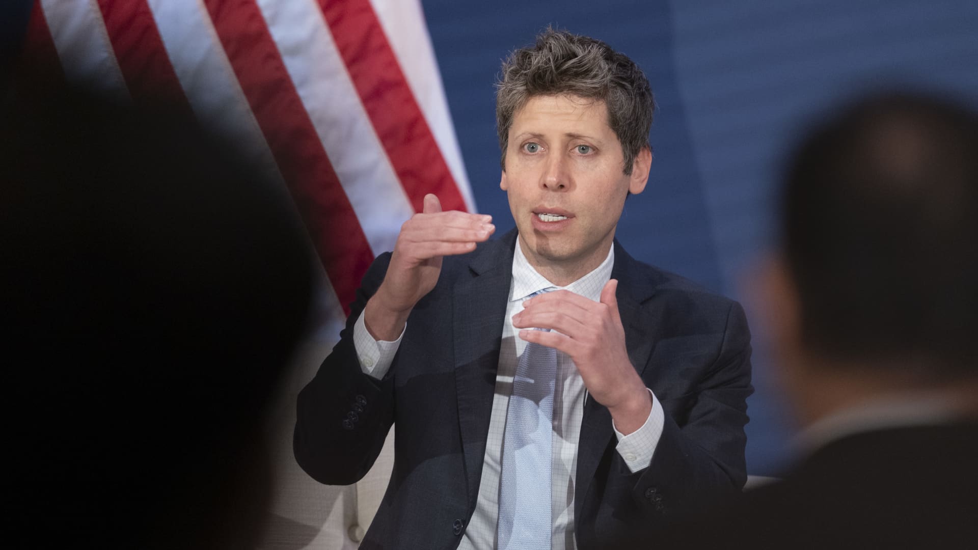 Le patron d'OpenAI, Sam Altman, explique comment et pourquoi l'industrie de l'IA souhaite ralentir : « Nous pourrions perdre le contrôle »