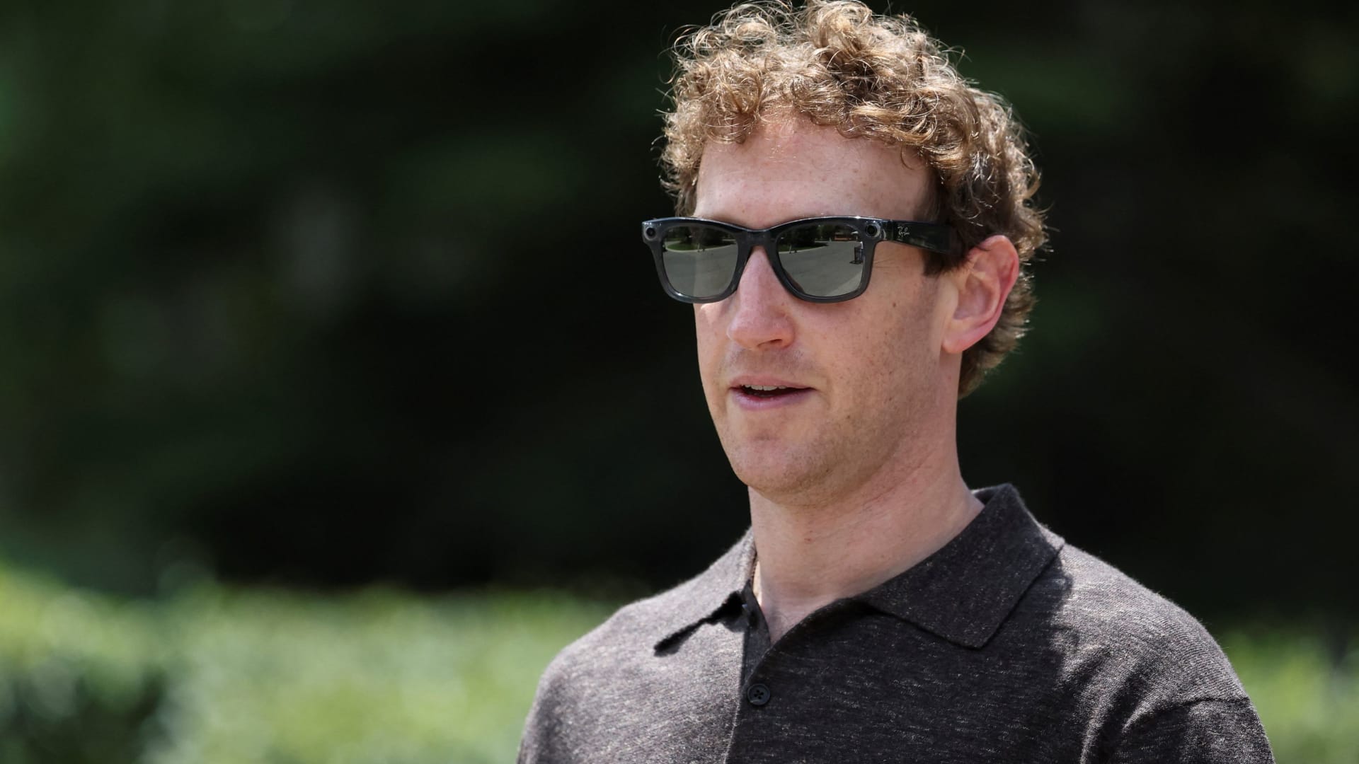 Le PDG de Meta Mark Zuckerberg rejoint Jensen Huang de Nvidia sur le débat de la sécurité et du ralentissement de l'IA