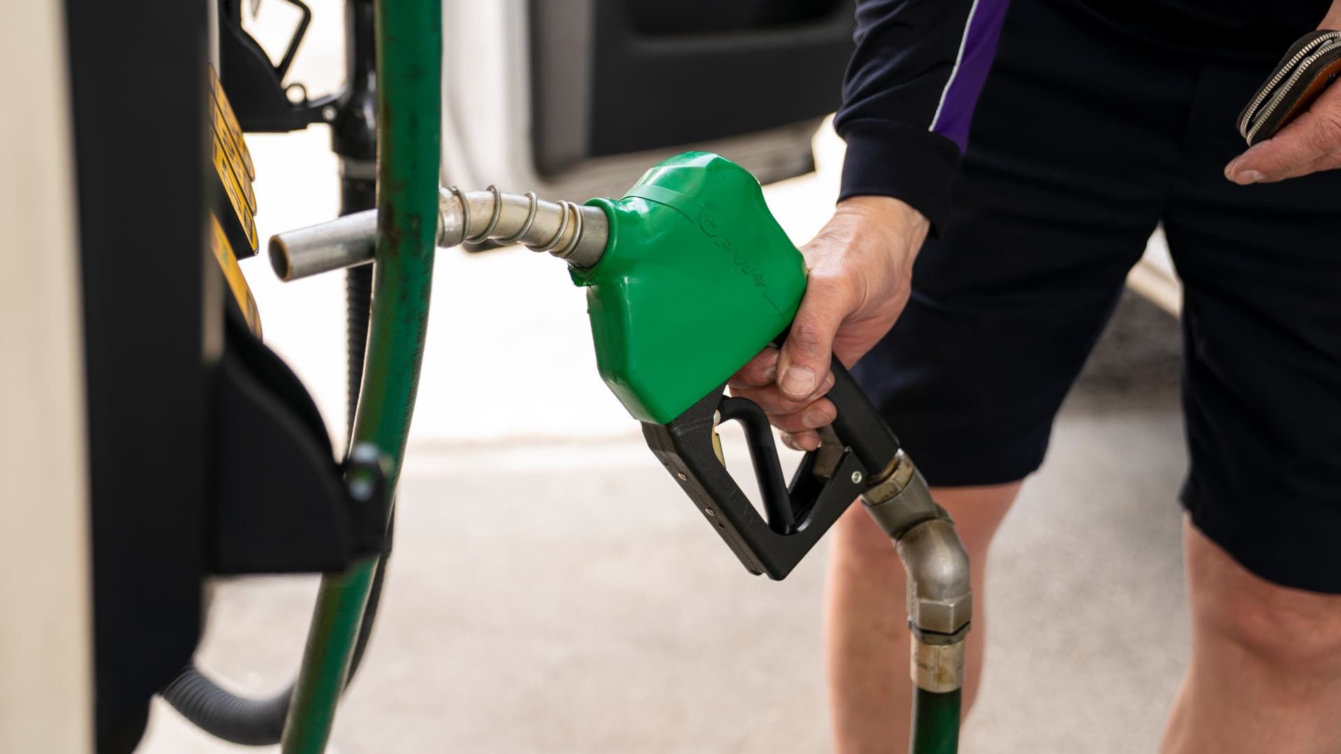 Le prix du diesel aux États-Unis dépasse les 6 dollars le gallon, un record historique alors que les guerres en Ukraine et en Iran secouent l'économie