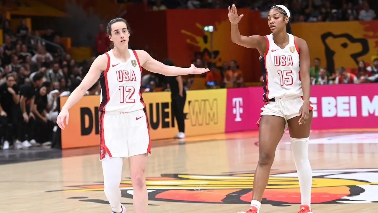 Caitlin Clark affirme qu'elle et Angel Reese ont « toujours été amies » après avoir remporté la Coupe du monde féminine de la FIBA