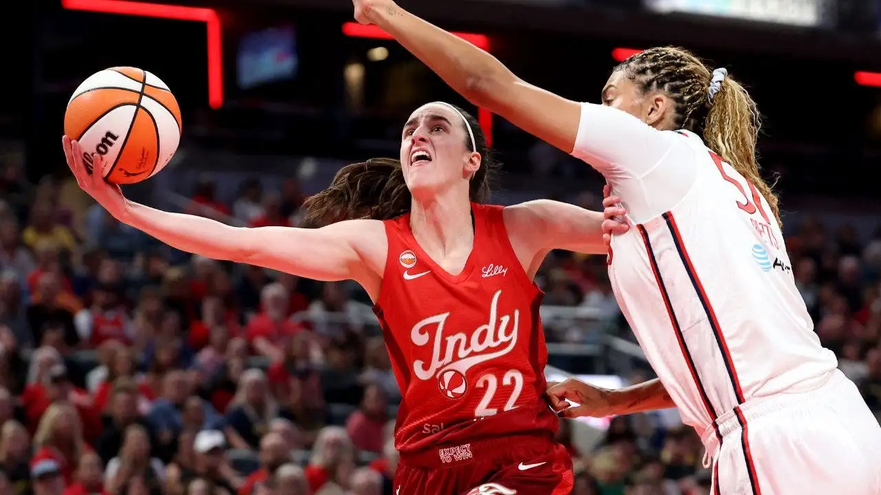 Caitlin Clark brillante, mais le Fever subit une lourde défaite embarrassante face aux Mystics alors que la course aux playoffs s'intensifie