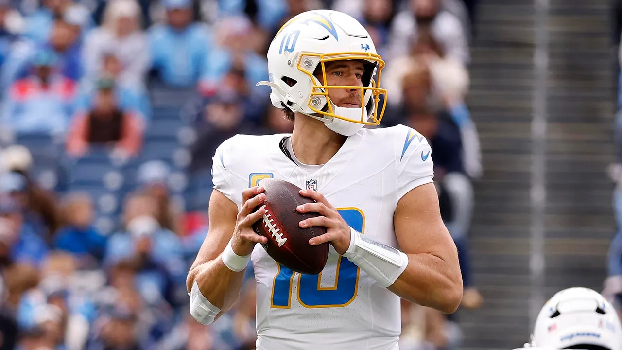 Justin Herbert ne semblait pas très heureux des Chargers après la défaite désastreuse contre les Cardinals de l'Arizona