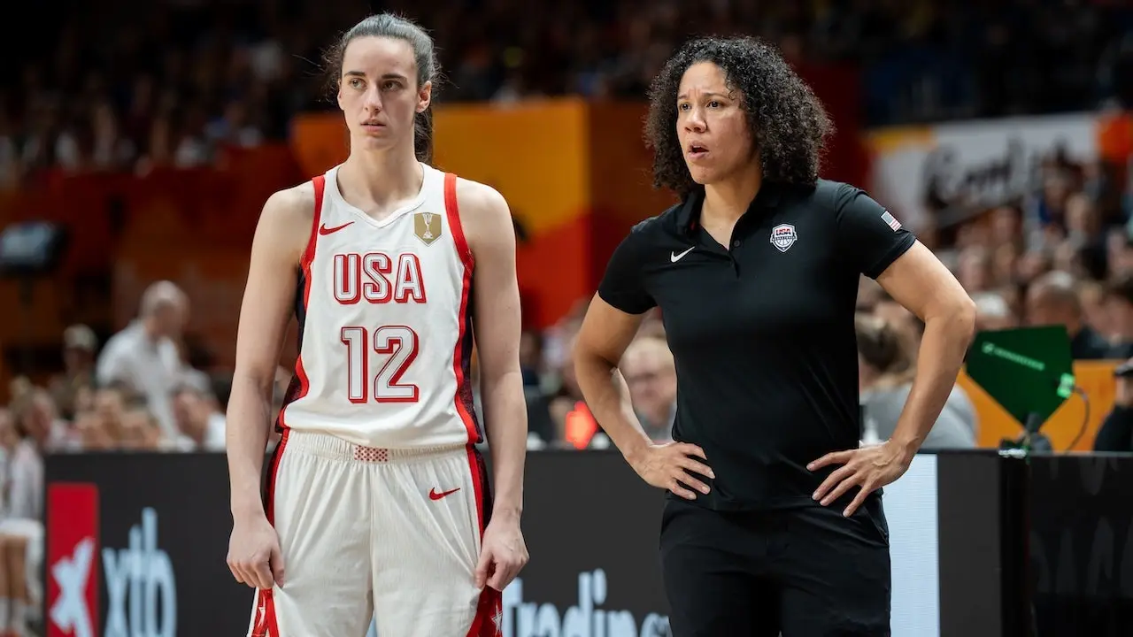 L'entraîneuse américaine Kara Lawson évoque l'importance de remporter la finale de la Coupe du monde pour son pays lors du week-end commémoratif du 11 Septembre