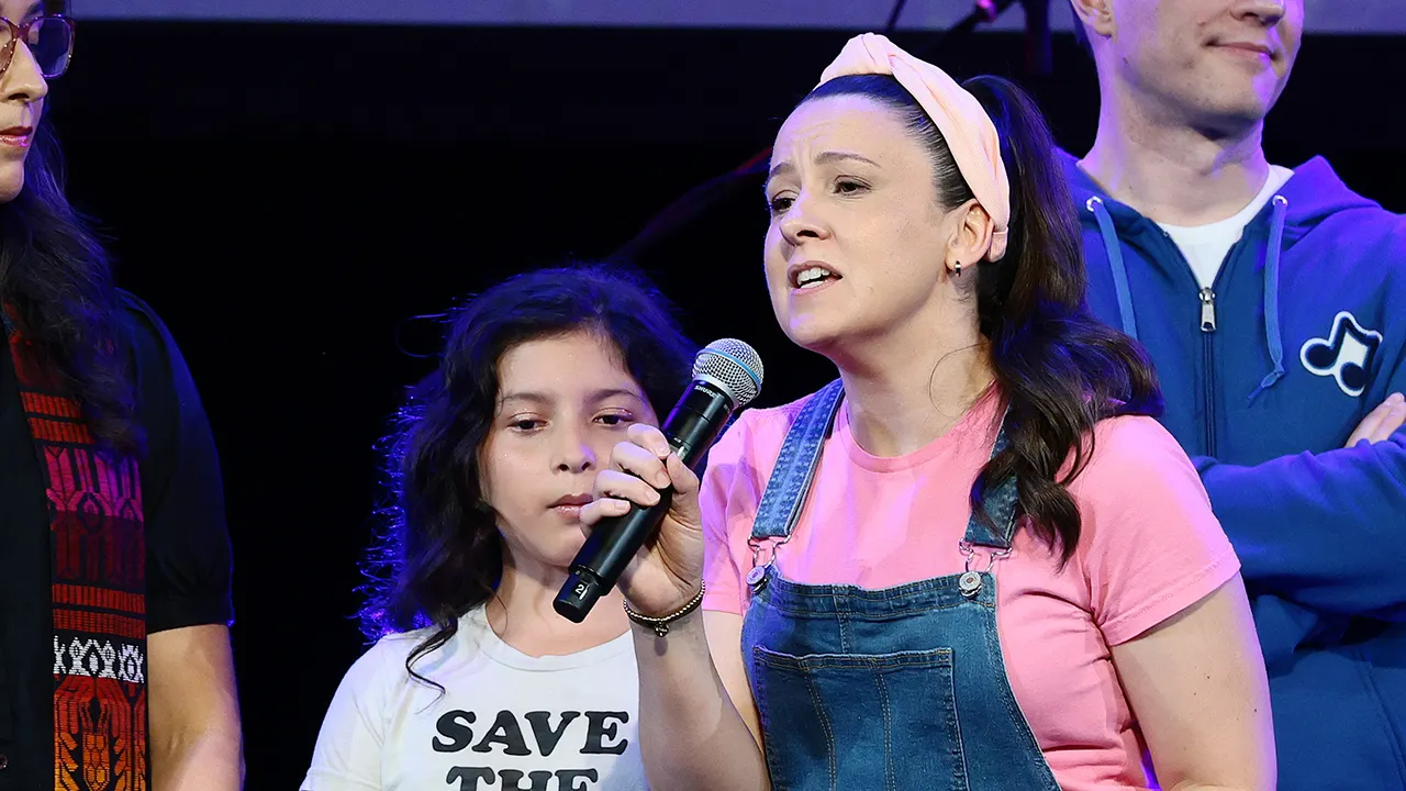 Mme Rachel exhorte "toute célébrité blanche fortunée" à égaler le don de Macklemore en faveur de la Palestine