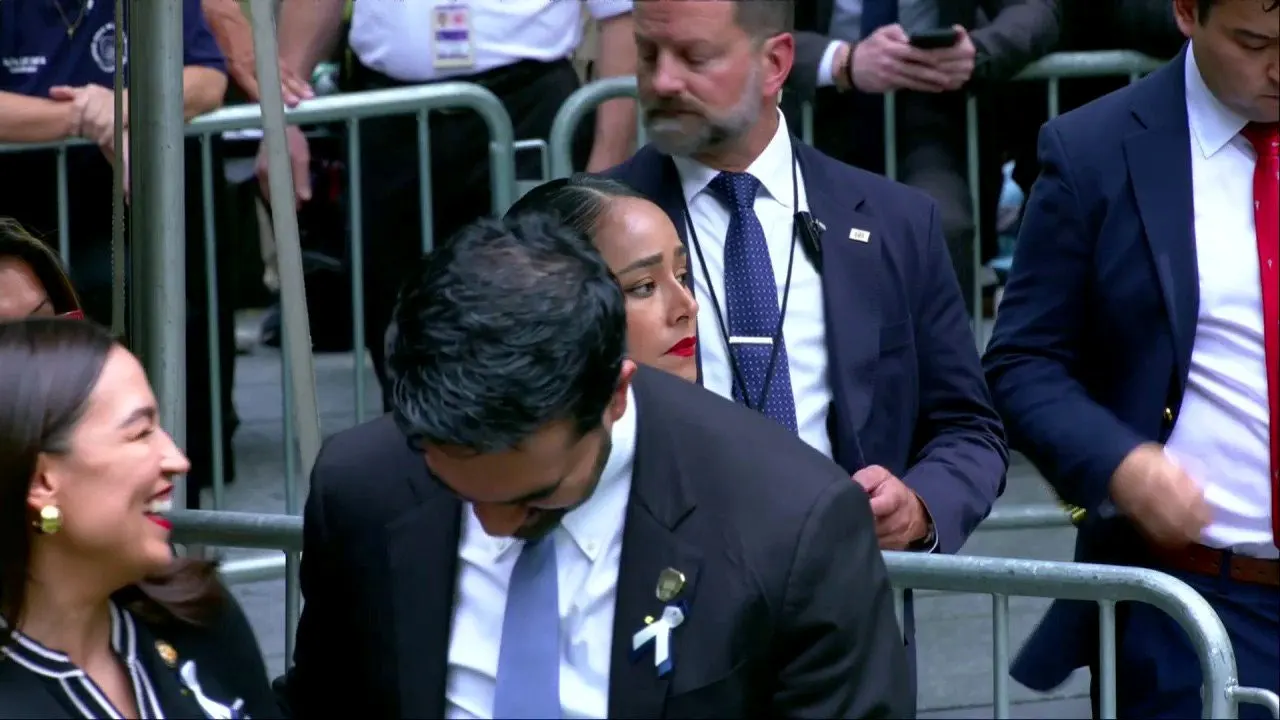 Trump critique vivement AOC et Mamdani pour avoir ri lors de la cérémonie du 11 Septembre à Ground Zero