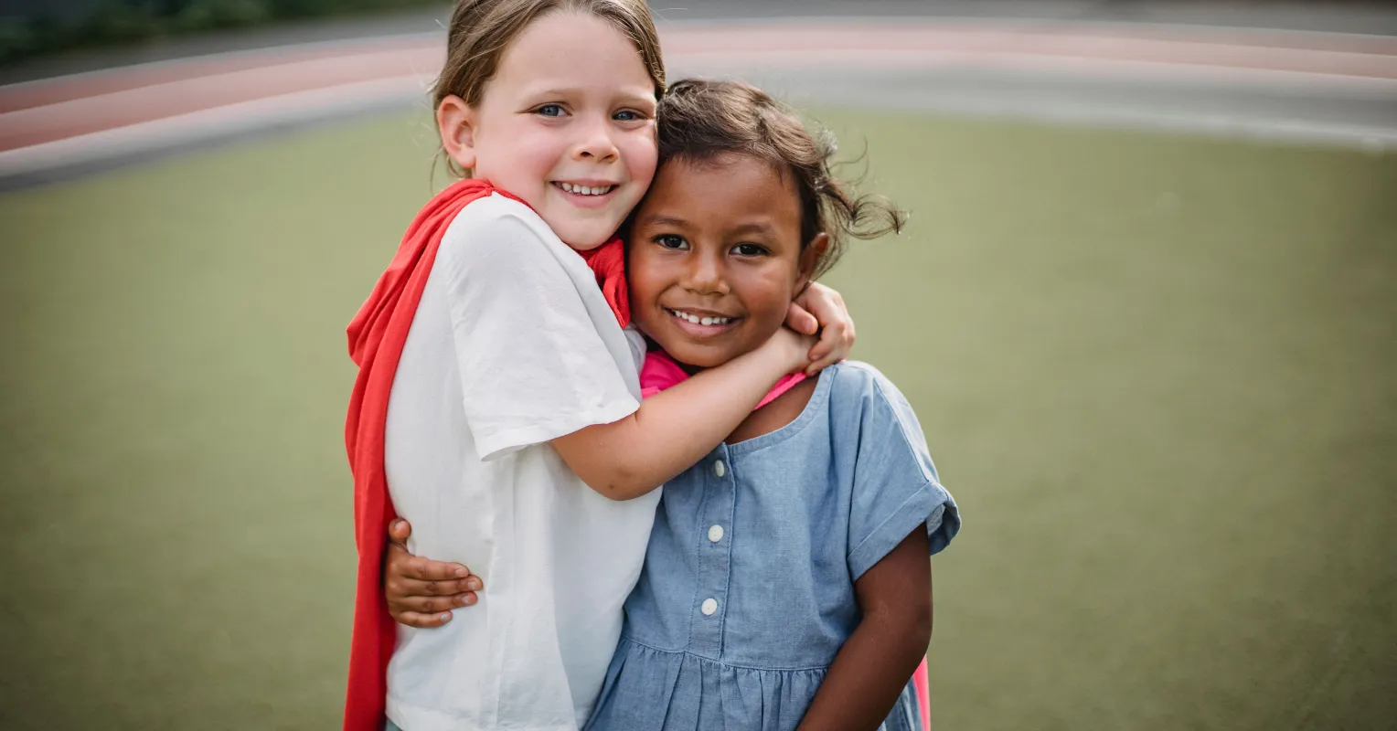 Quand la bienveillance rencontre la haine : ce que les parents peuvent enseigner aux enfants