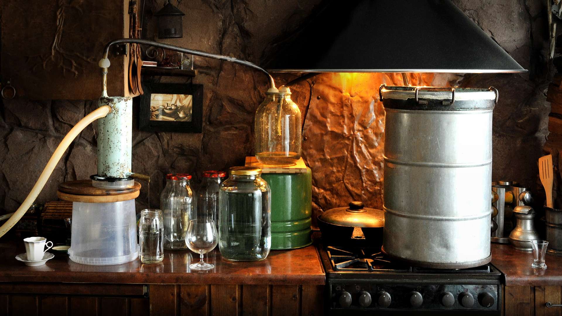 Le gouvernement fédéral peut-il vous interdire de fabriquer de l'alcool chez vous ?