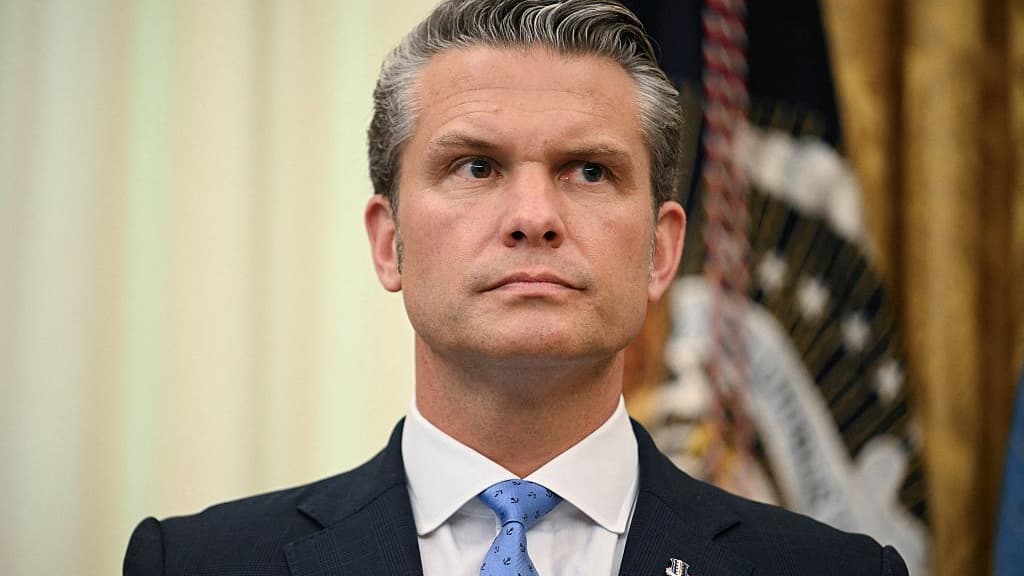 Un député républicain présente des articles de mise en accusation contre le secrétaire à la Défense Pete Hegseth