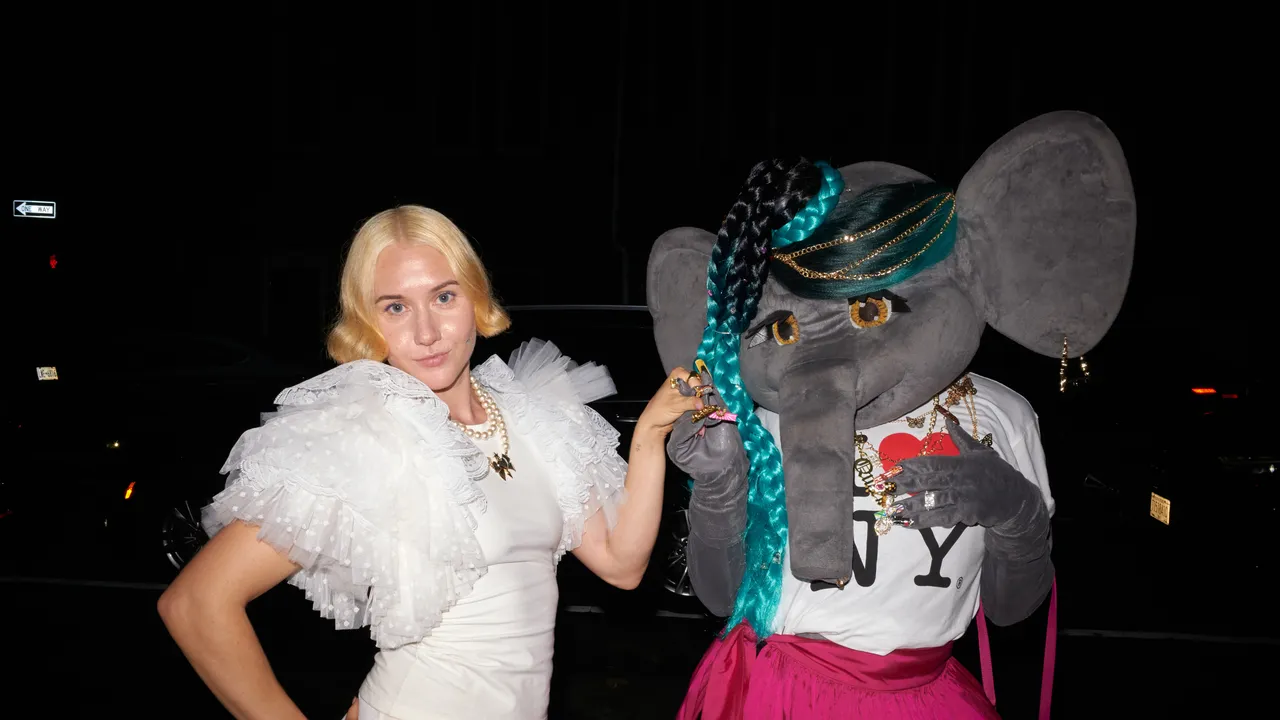 Miss Claire Sullivan fête ses cinq ans et son nouveau t-shirt Angel au Dover Street Market de New York